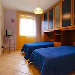 Spacious In - 2 Large Bedrooms For 4 *