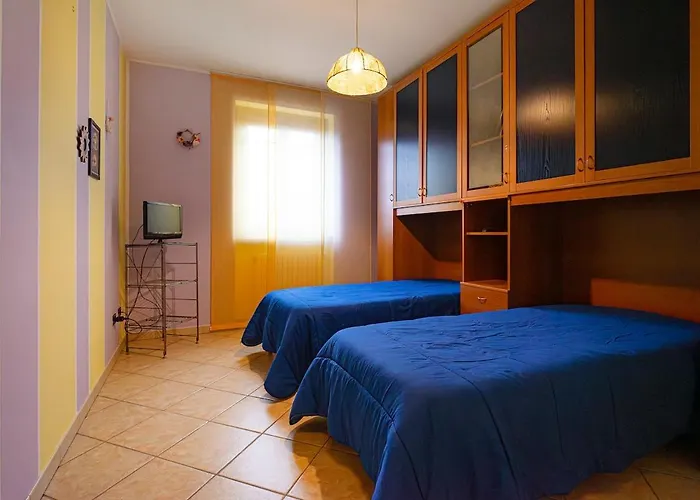 Spacious In - 2 Large Bedrooms For 4 *