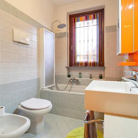 Spacious In - 2 Large Bedrooms For 4 Lainate