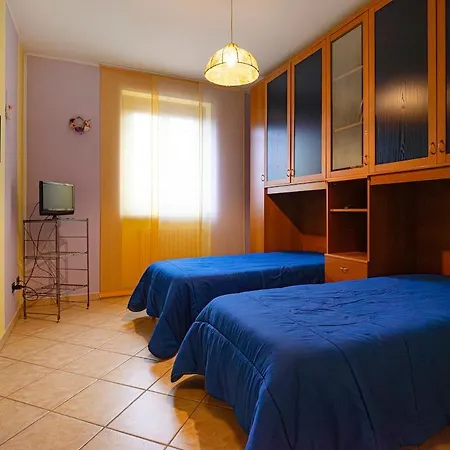 Spacious In - 2 Large Bedrooms For 4 *