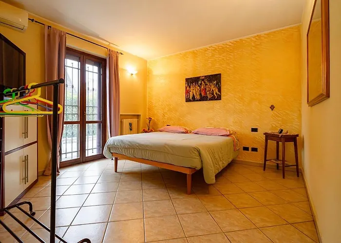 Spacious In - 2 Large Bedrooms For 4 *